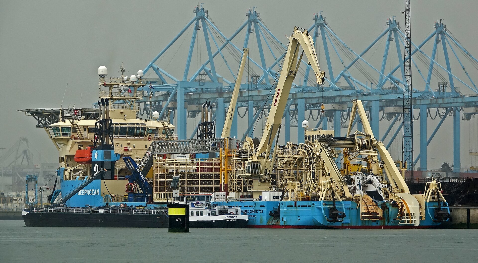 Navires de pose de câbles