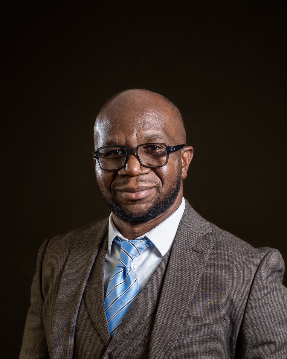 Jean Moïse NDOH en tenue professionnelle